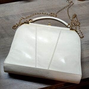 Ro-el clutch with chain "strap"